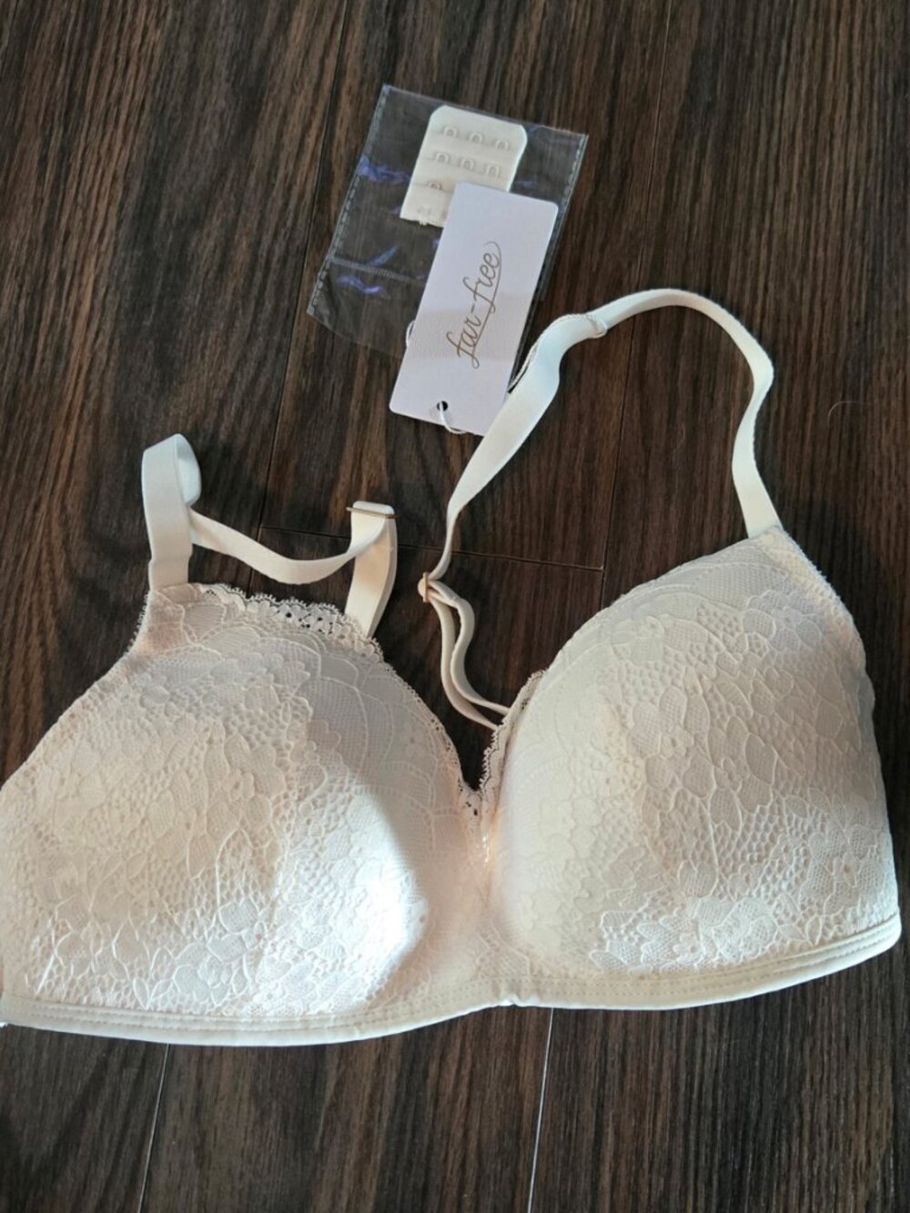 FAR-FREE Ivory Lace Non-Underwire Bra NWT/SIZE 34B